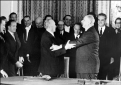 1-bio-de-gaulle-bio-adenauer-germany-france_17.jpg