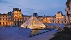Pyramide Louvre.jpg